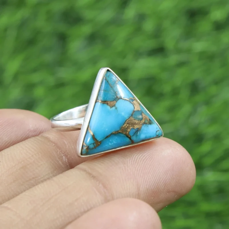 Vintage Aged Treasure Blue Triangle Ring for Women Unique Temperament Holiday Daily Clothing Matching Ring Gift