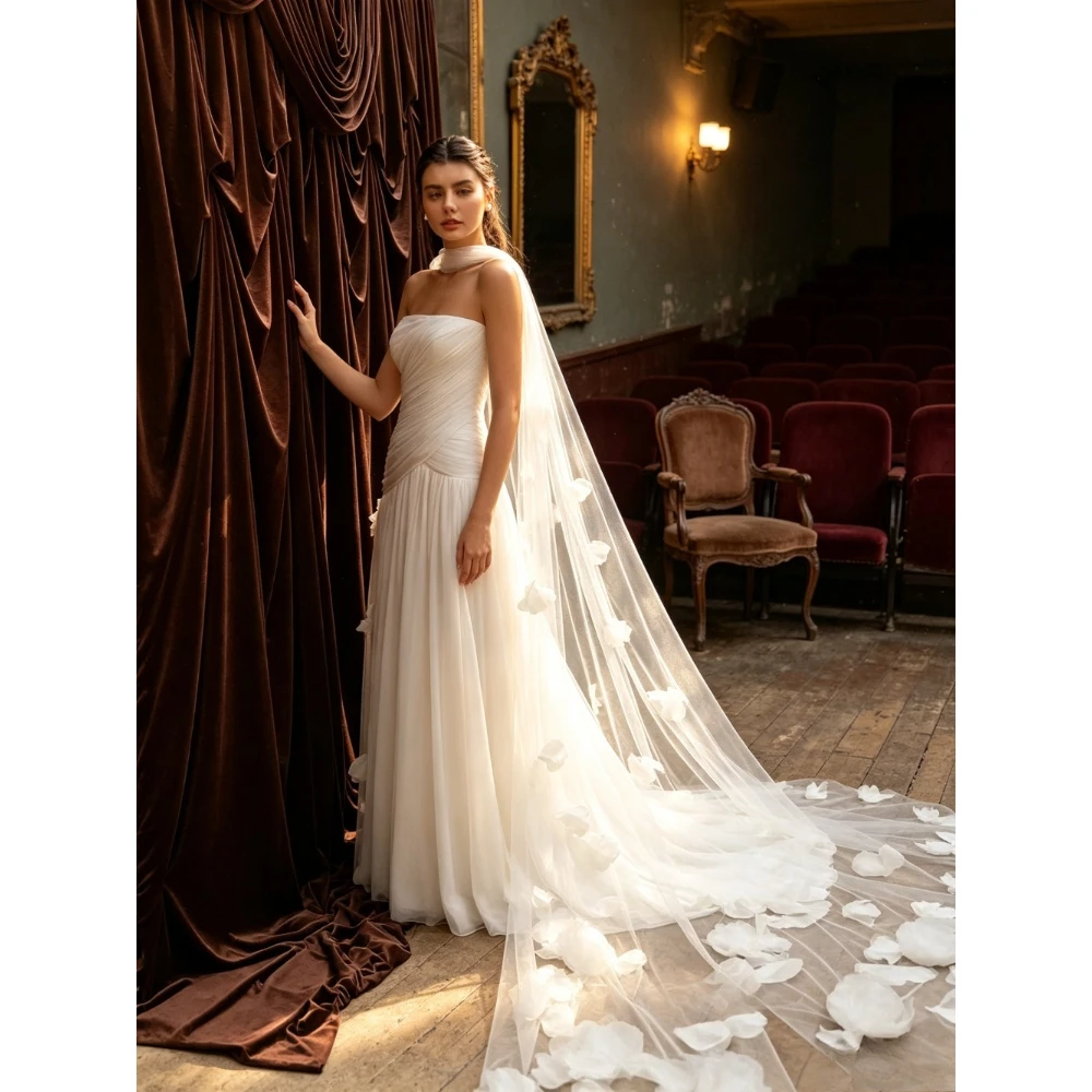 Customized Romantic Strapless Pleated Wedding Dress 2026 Vintage Bohemian Strapless A-line Bridal Gown Suitable for The Beach