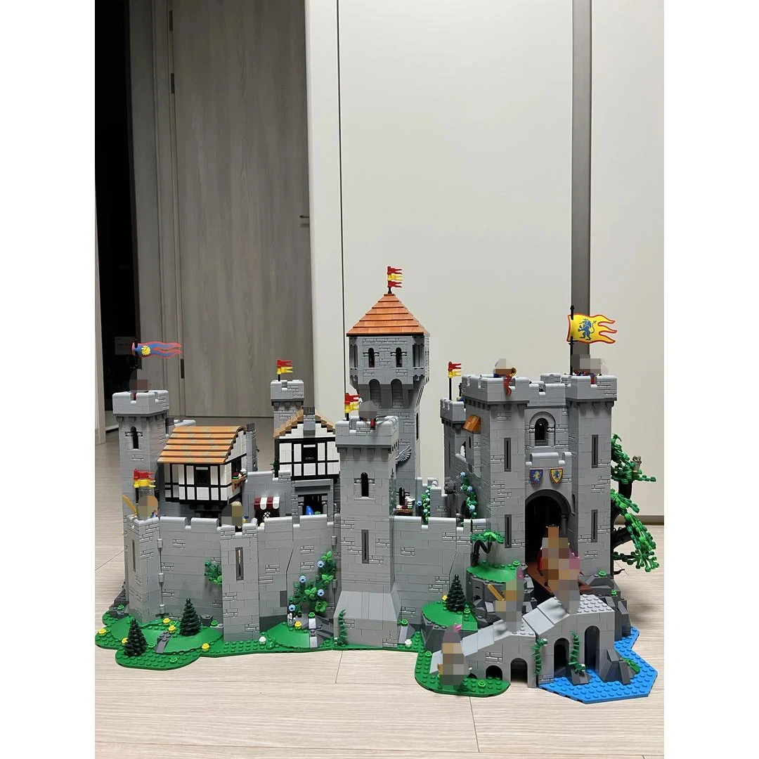 MOC Keep and Low Courtyard Lion King Knights Miedieval Castle Model Building Blocks Assembly Bricks Set for Children Toys Gifts