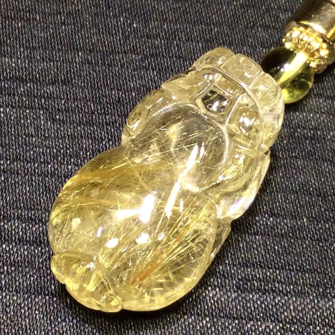 

Natural Gold Rutilated Quartz Pendant Pi Xiu Rutilated Quartz Jewelry 129*16.5*12mm Men Women Brazil AAAAAAA