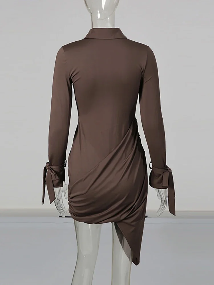 Mini abito sexy con pieghe a bottoni e colletto rovesciato da donna Borwn maniche lunghe increspate abiti slim abiti da cocktail per feste da sera