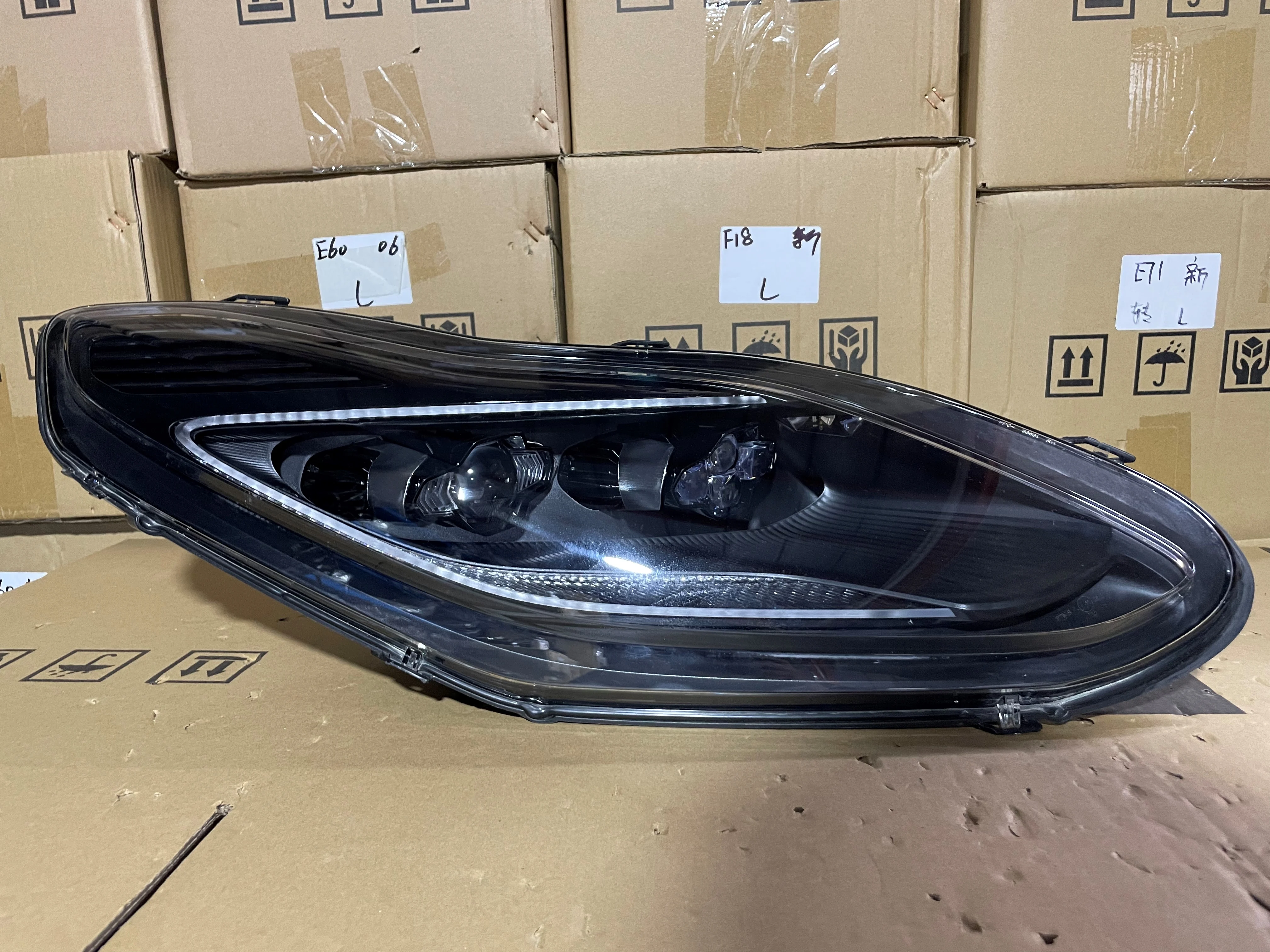 

Fit for Aston Martin DB11 Headlight 2016-2023 AstonMartin DB11 Headlamp DB Series Matrix LED Used For Replacement Plug And Play