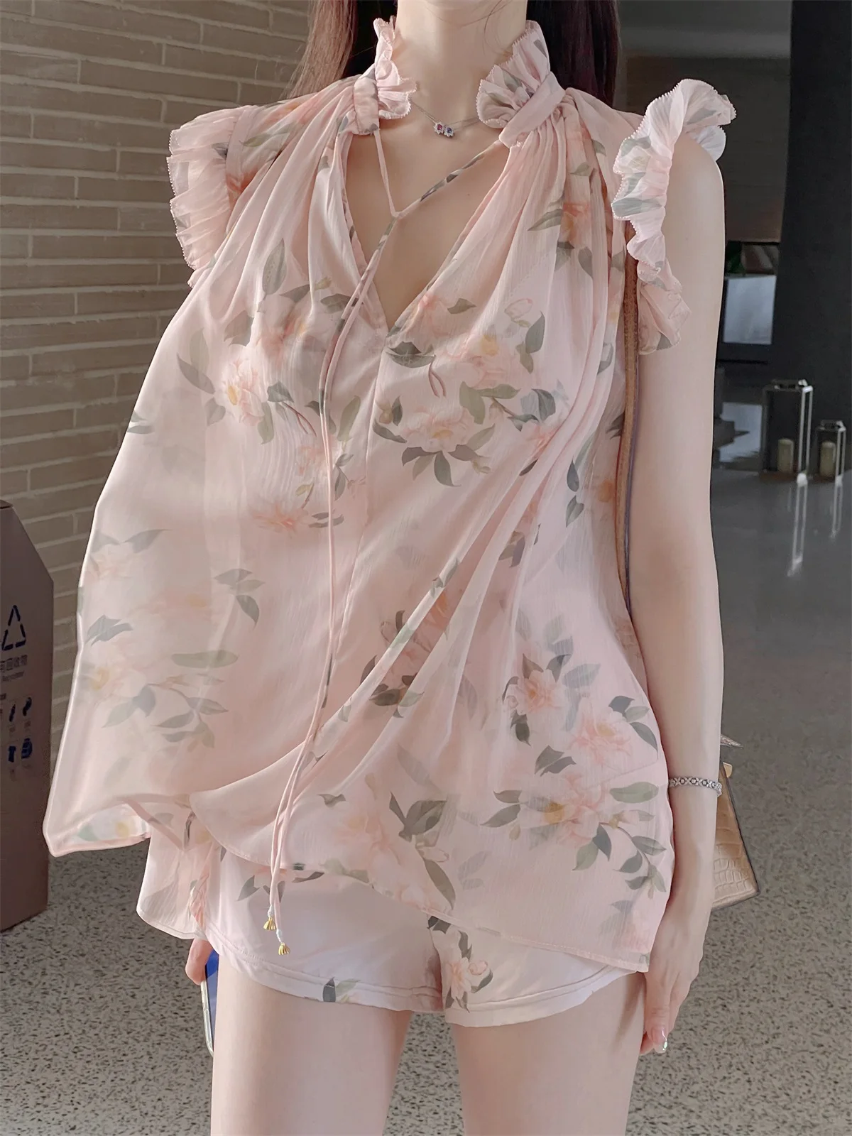 

Winema Snow Three-Piece Set Coral Printed Shirt with Pleated Flowers Button-Up Cuffless Neck Design Other 100% Material