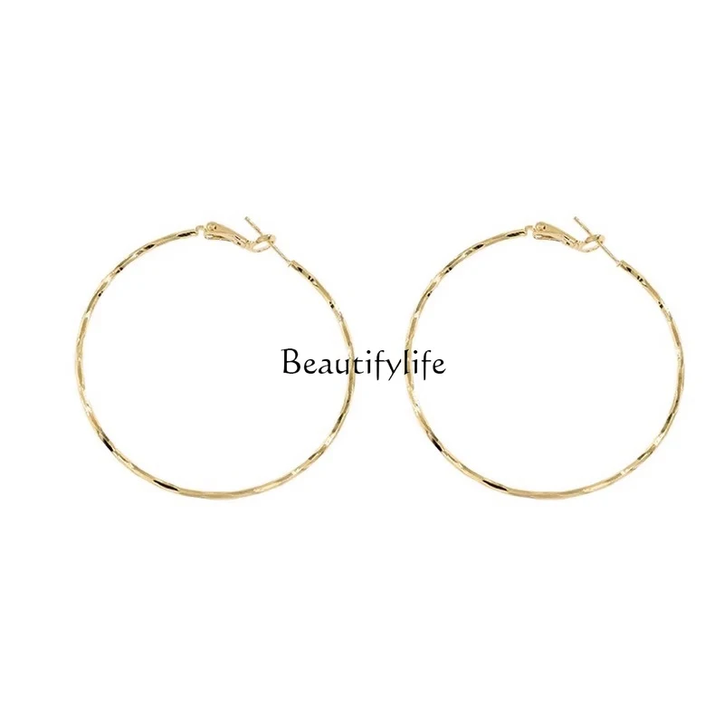 

Metal exaggerated large earrings, simple high-end light luxury fashion temperament cold wind earrings