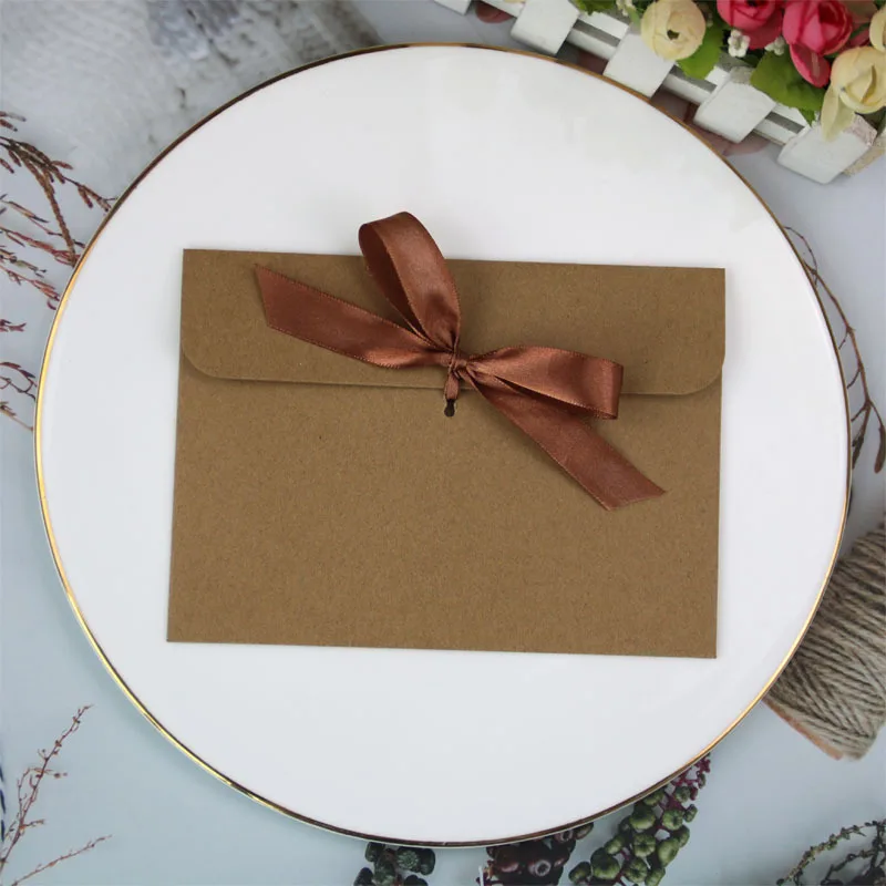 Sobres de Papel Kraft para invitaciones de boda, suministros para pequeñas empresas, cinta de seda, postales, papelería, regalo, 50 Uds./lote