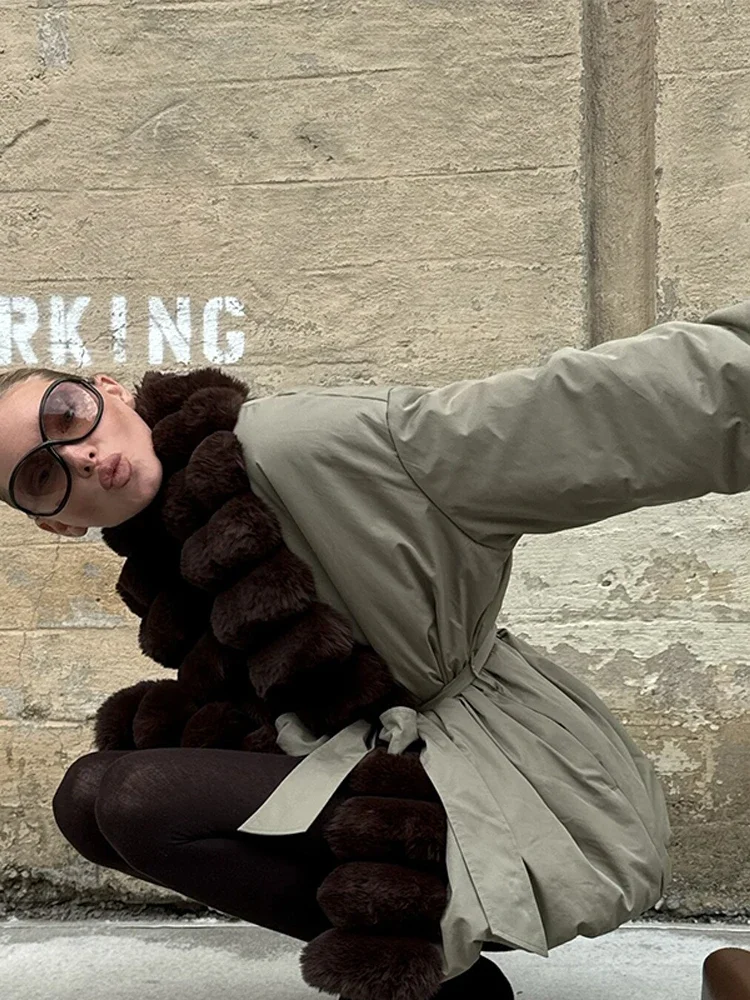 Luxuriöse Kunstfell-Spleißjacke mit Schnürung an der Taille, warme, dicke, wattierte Baumwolljacke, Wintermantel für Damen, neue lässige Streetwear-Oberbekleidung – Detail 9