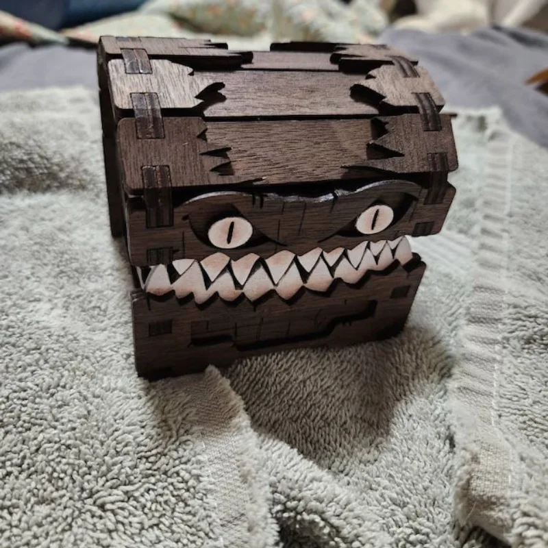 Mimic Chest para Dungeons and Dragons, Tower Tray, Wood Gravado Dice, Terror Dobrável Portátil, Monster Craft Decoração Acessório