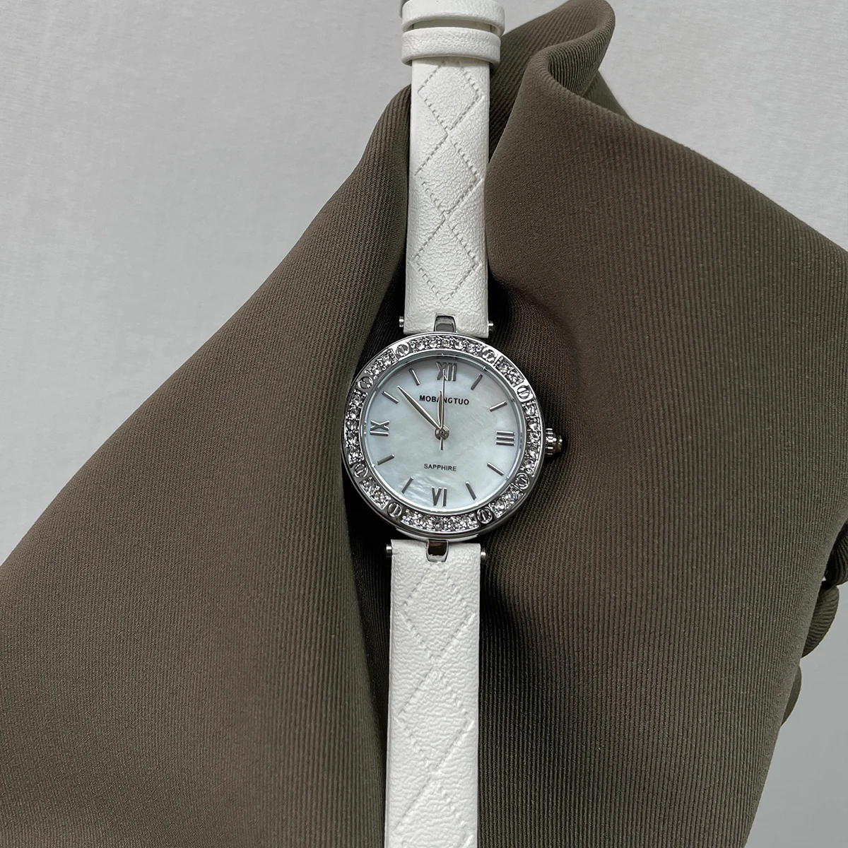 

CILOA New Women's Light Luxury Quartz Watch – Leather Strap, Elegant, Waterproof