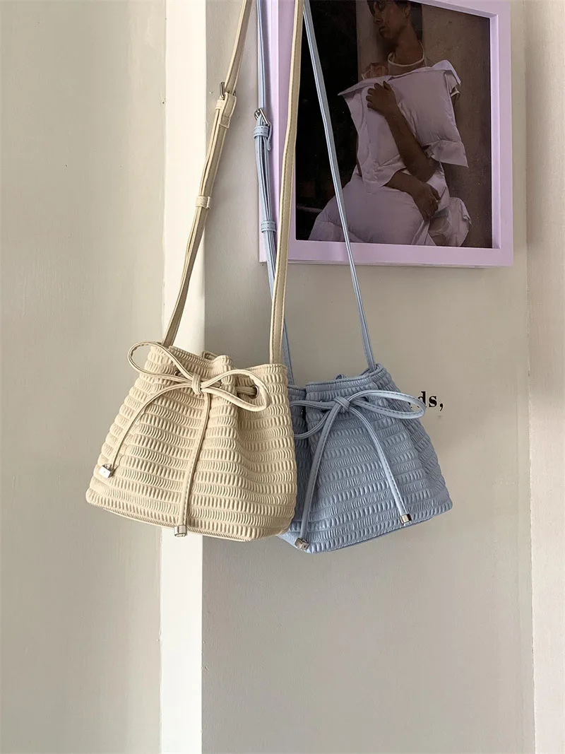 

Маленькая сумка через плечо из мягкой искусственной кожи, новые модные сумки-ведра для женщин, плиссированная сумка через плечо с бантом на шнурке