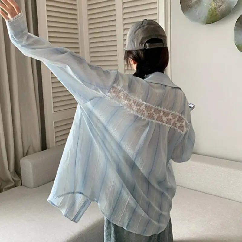 قميص كوري للفتيات بأكمام طويلة مزين بالدانتيل والخطوط لفصلي الربيع والصيف، ملابس فضفاضة للحماية من الشمس للنساء