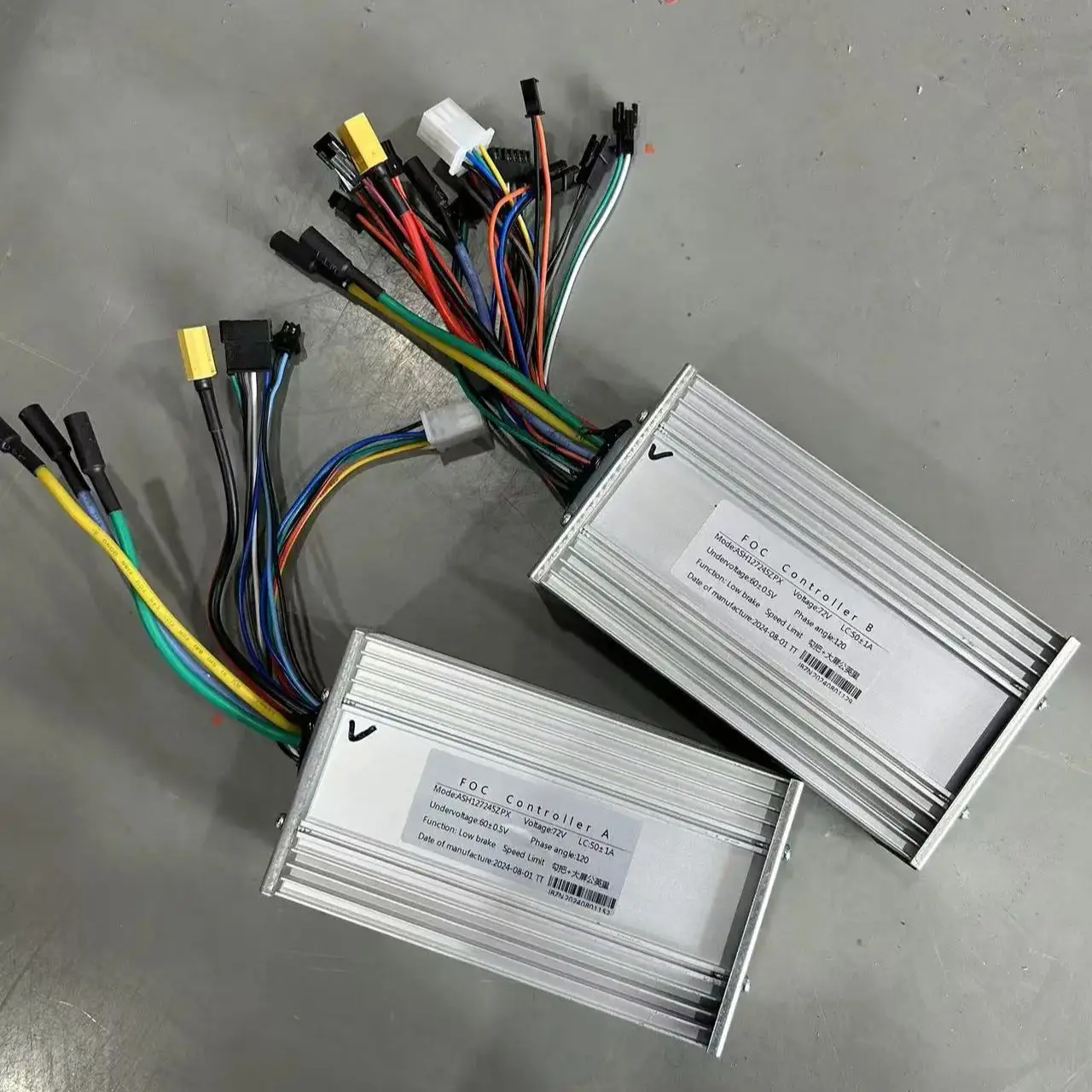 72V 60V 45A/50A 2800W 3000W 4000W 5000W 6000-7500W Electric Scooter 12Mosfets Controller with Finger Throttle Accelerator