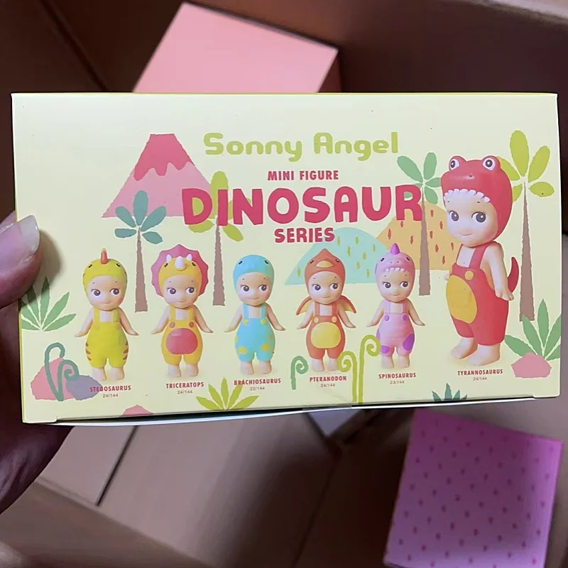 Scatola cieca Sonny Angel Dinosaur Hippers Series Nuove figure anime calde Ornamenti Seoul Bambole di fragole Ventole Bambini Natale Gif