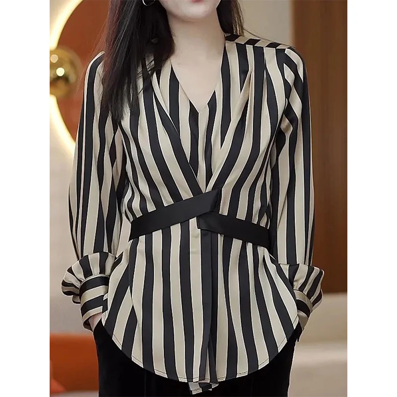 Fashionable Temperament Striped Color Blocked V-neck Women\'s Shirt Spring Autumn New Long Sleeves Casual Commuting Top for Women