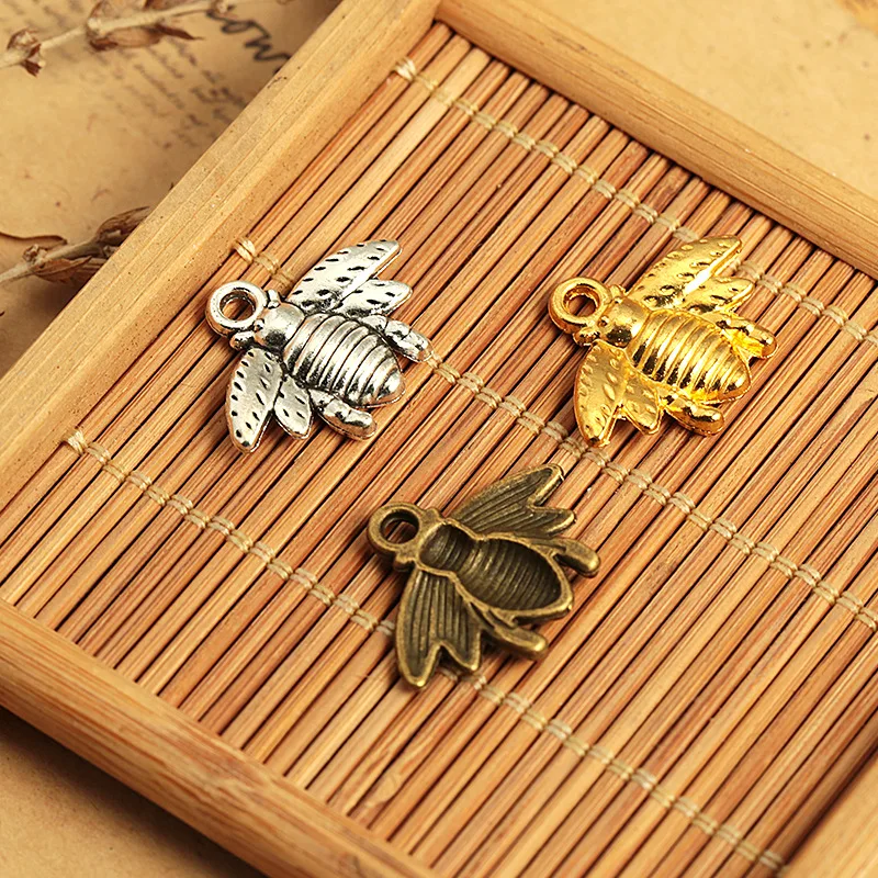 20Pcs/Lot 21x16mm Antique Silver Plated Bronze Bee Charms Boho Jewelry DIY Craft for Necklace Gift Accessories view 3