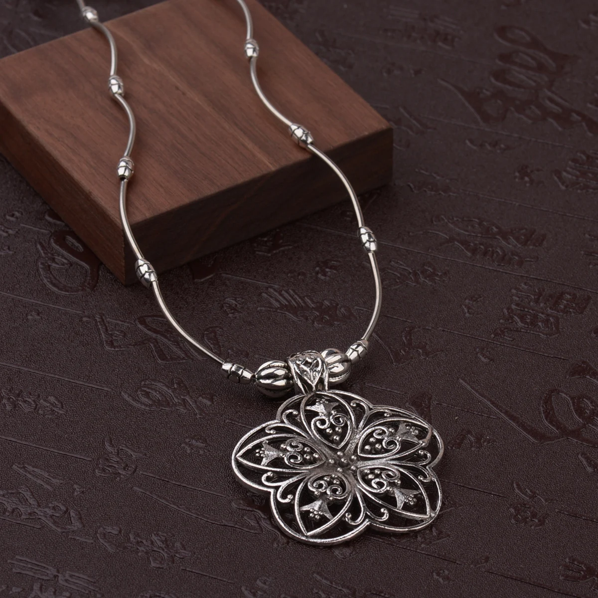 Boho Ethnic Necklace For Women Handmade Silver Color Alloy Hollow Flower Vintage Chains Statement Wedding Party Jewelry Gifts