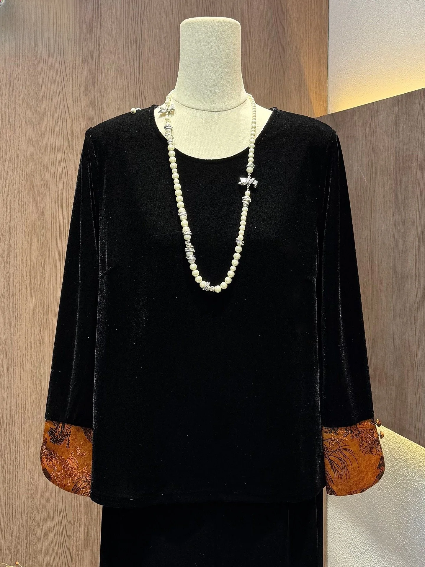 

Новая китайская шелковая бархатная женская футболка с круглым вырезом и длинным рукавом, свободного кроя, больших размеров, базовая модель, весна-осень, модная