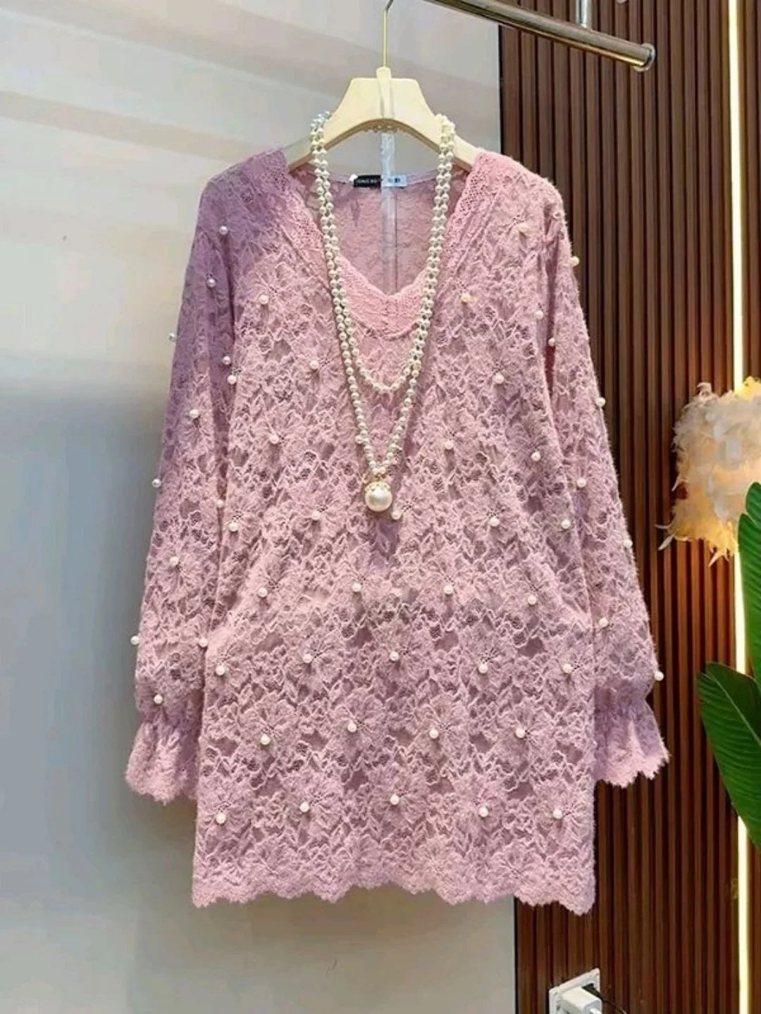 

Casual V-neck Lace Shirt Women's Long Sleeve plus Size 300 Pounds Slimming Anti-aging Top for Autumn Winter New Arrival