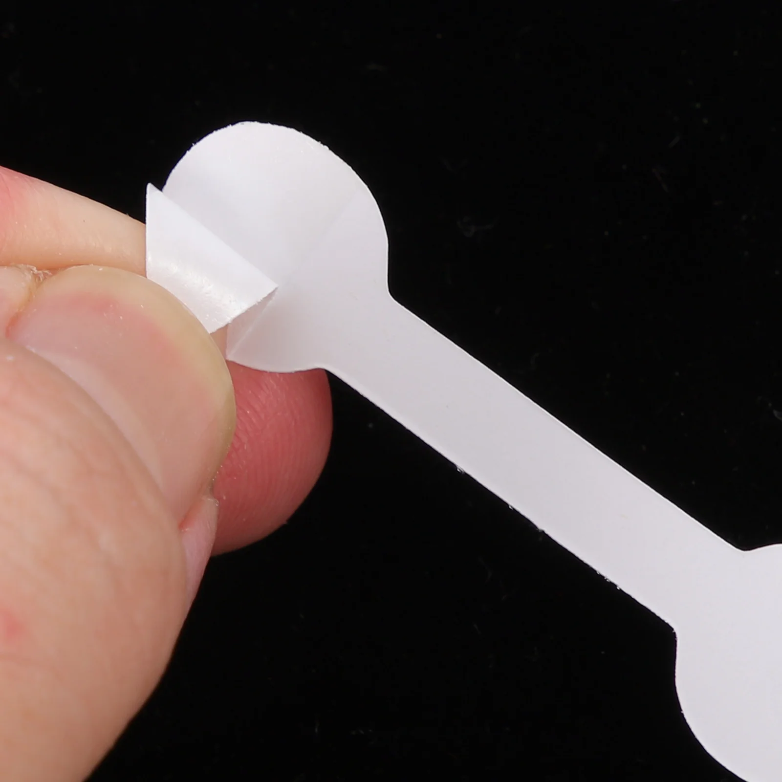 

200Pcs Hanging Price Tags Jewelry Identification Stickers Waterproof Coated Paper for DIY Crafts Retail Display Organization