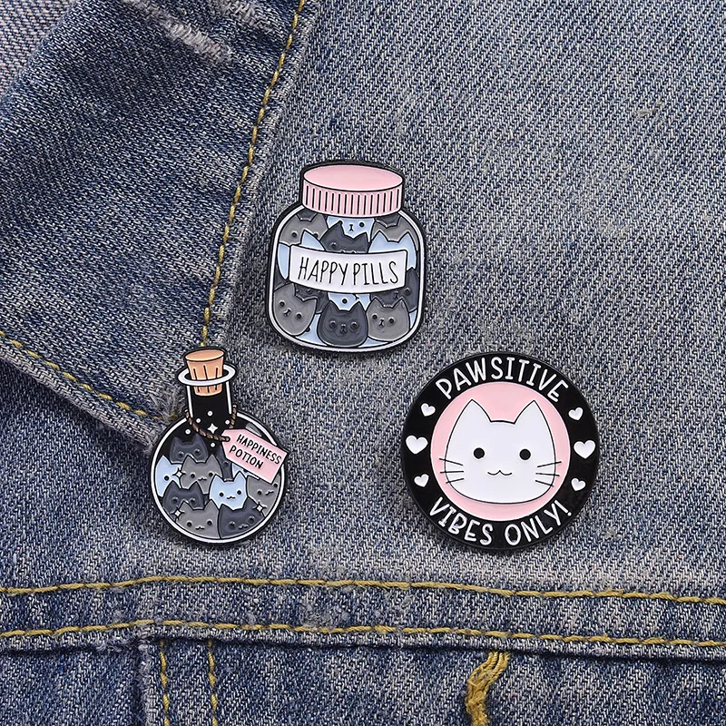 لطيف الكرتون كيتي الانجراف زجاجة المينا بروش الإبداعية ماجيك زجاجة التلبيب شارة بدبوس على ظهره الملابس قبعة الملحقات