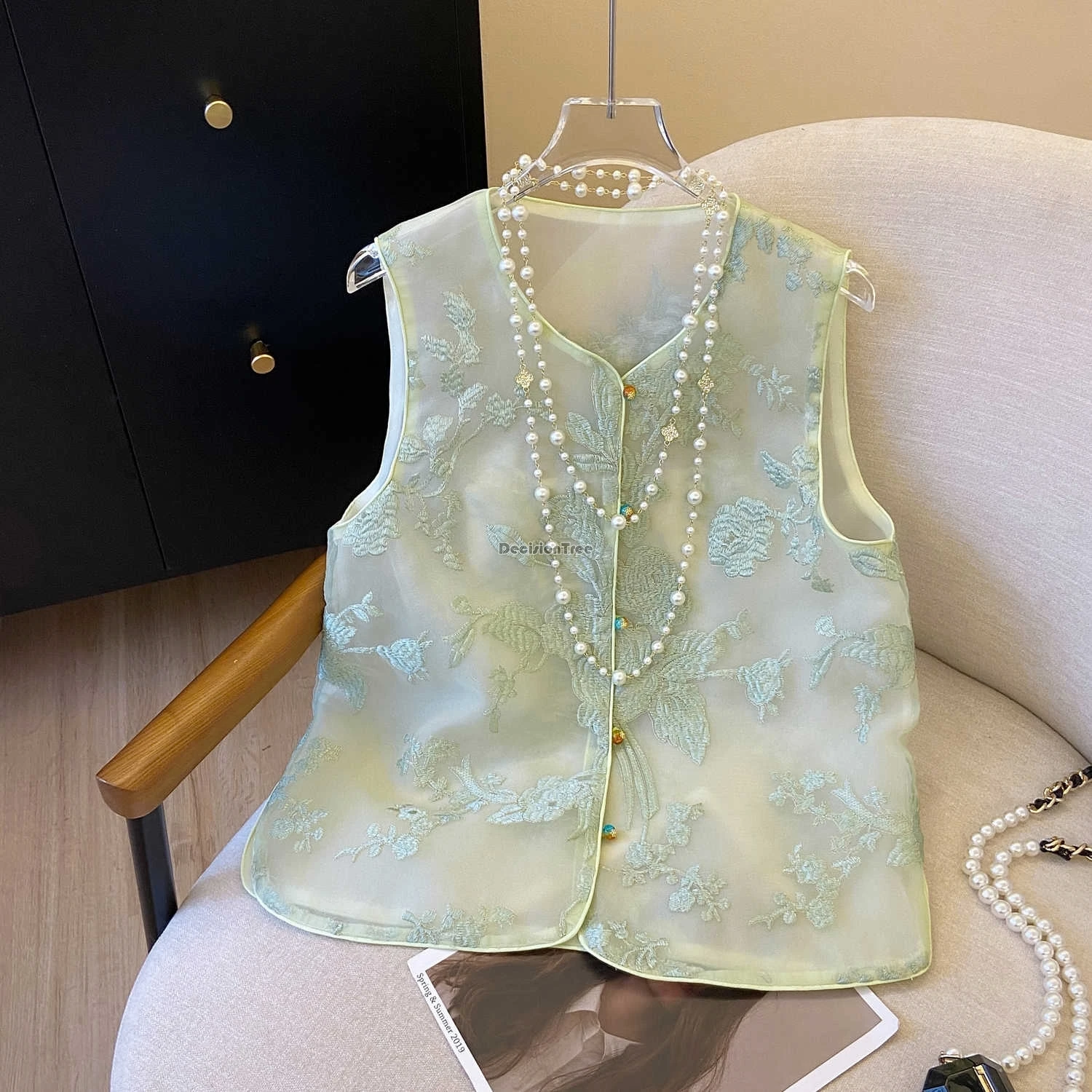 

2025 new chinese improved yarn embroidery v-neck sleeveless women qipao vest top retro fashion style daily cheongsam vest top