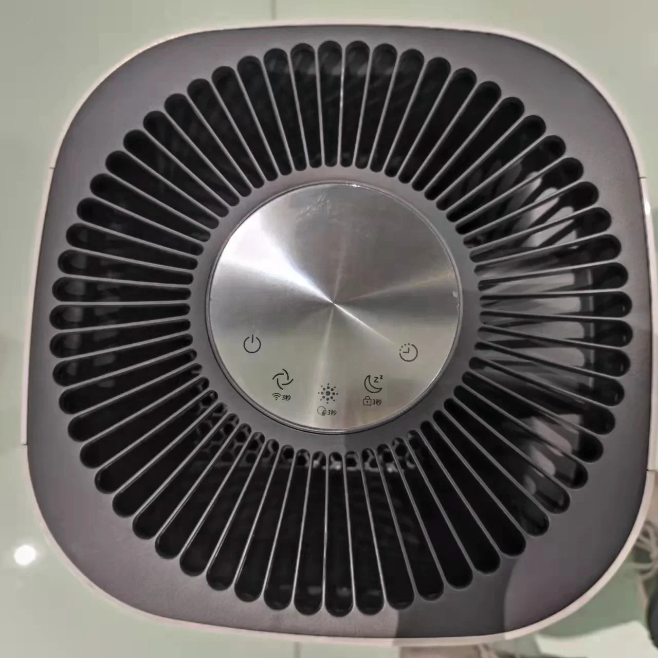 Elektrostatischer Desktop-Luftreiniger mit Polygee Smart Filter