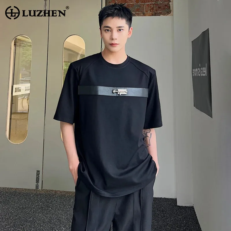 

LUZHEN Personalized Metal Design Decorate Trendy Belt Splicing Short Sleeved T-shirts Original Summer Men's Street Tops JY2543