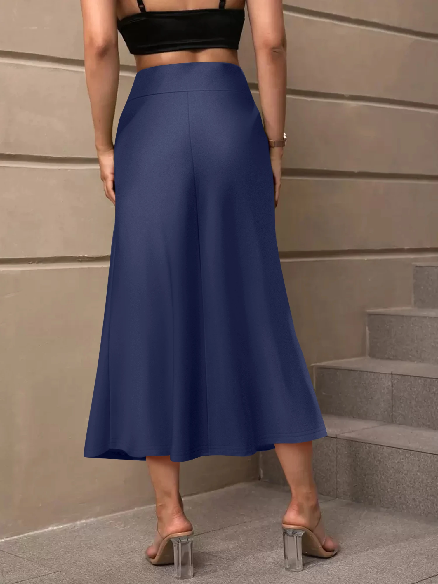 Falda de sirena sencilla de color liso, ajustada para flatter la figura y realzar el temperamento, con un diseño que añade una camiseta animada