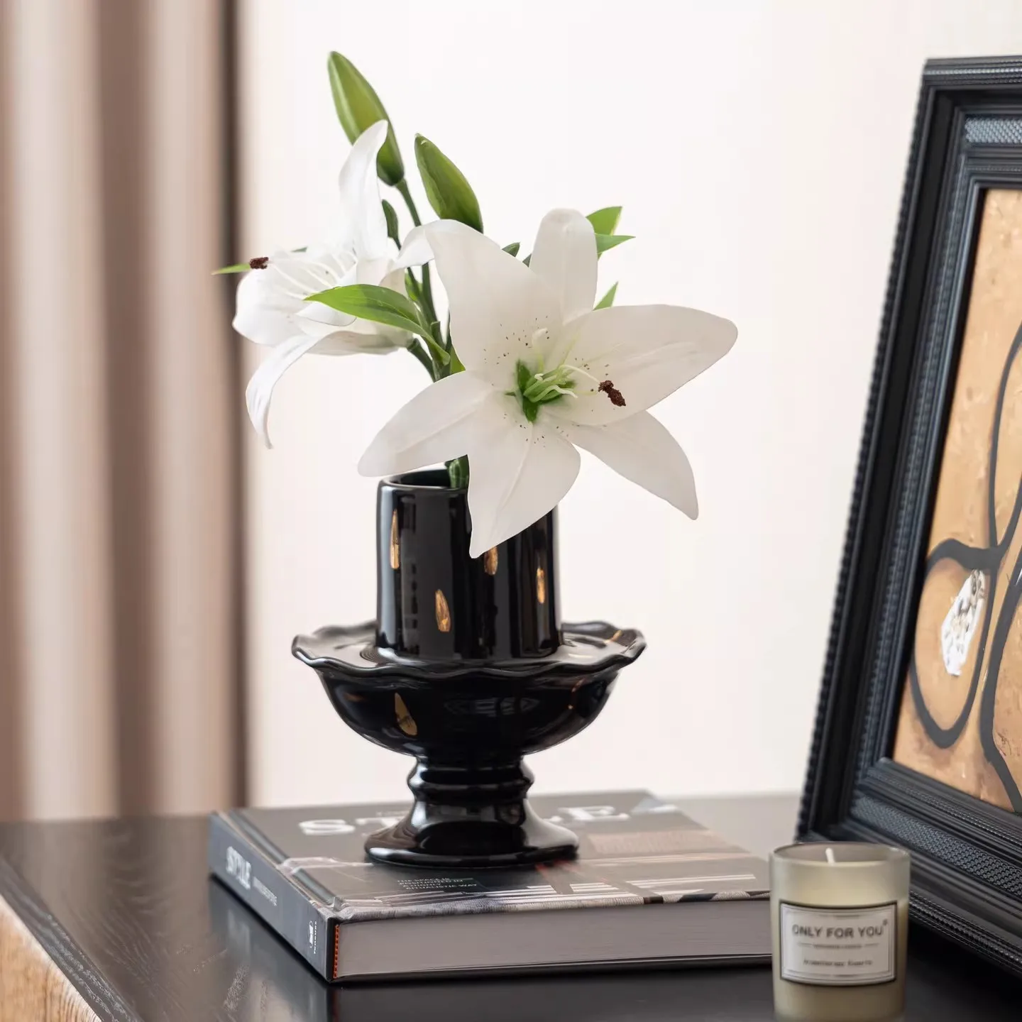 Atmospheric ceramic vase flower arrangement device