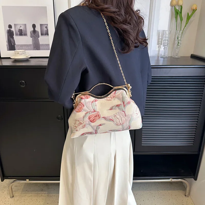 2024 Elegant Women\'s Canvas Dinner Clutch Lock Catch Shell Clip Party Prom Handbags Luxury Lady Flower Embroidery Messenger Bags