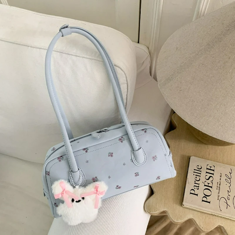 

Новые модные женские сумки через плечо: маленькая сумка с принтом и ручкой, удобная и универсальная текстурированная сумка-бостон, сумка-клатч подмышку