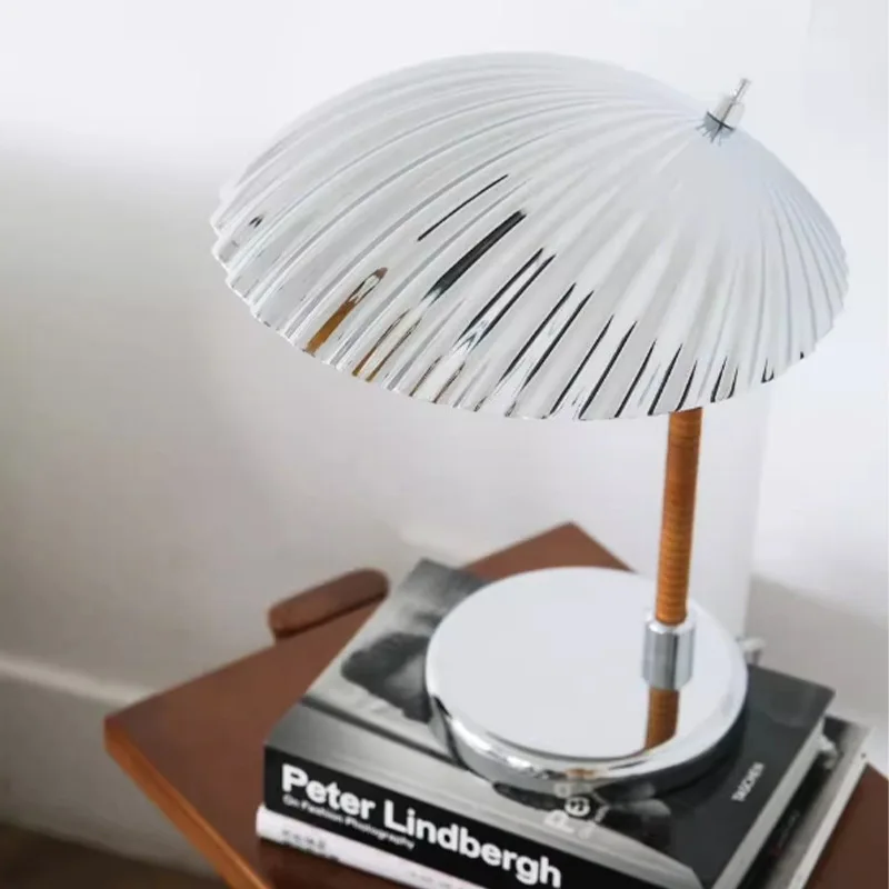 Retro Gold Umbrella Shell Table Lamps Ribbed Metal Shade Woven Stem Desk Lights Bedroom Office Cafe Reading Room Bedside Fixture