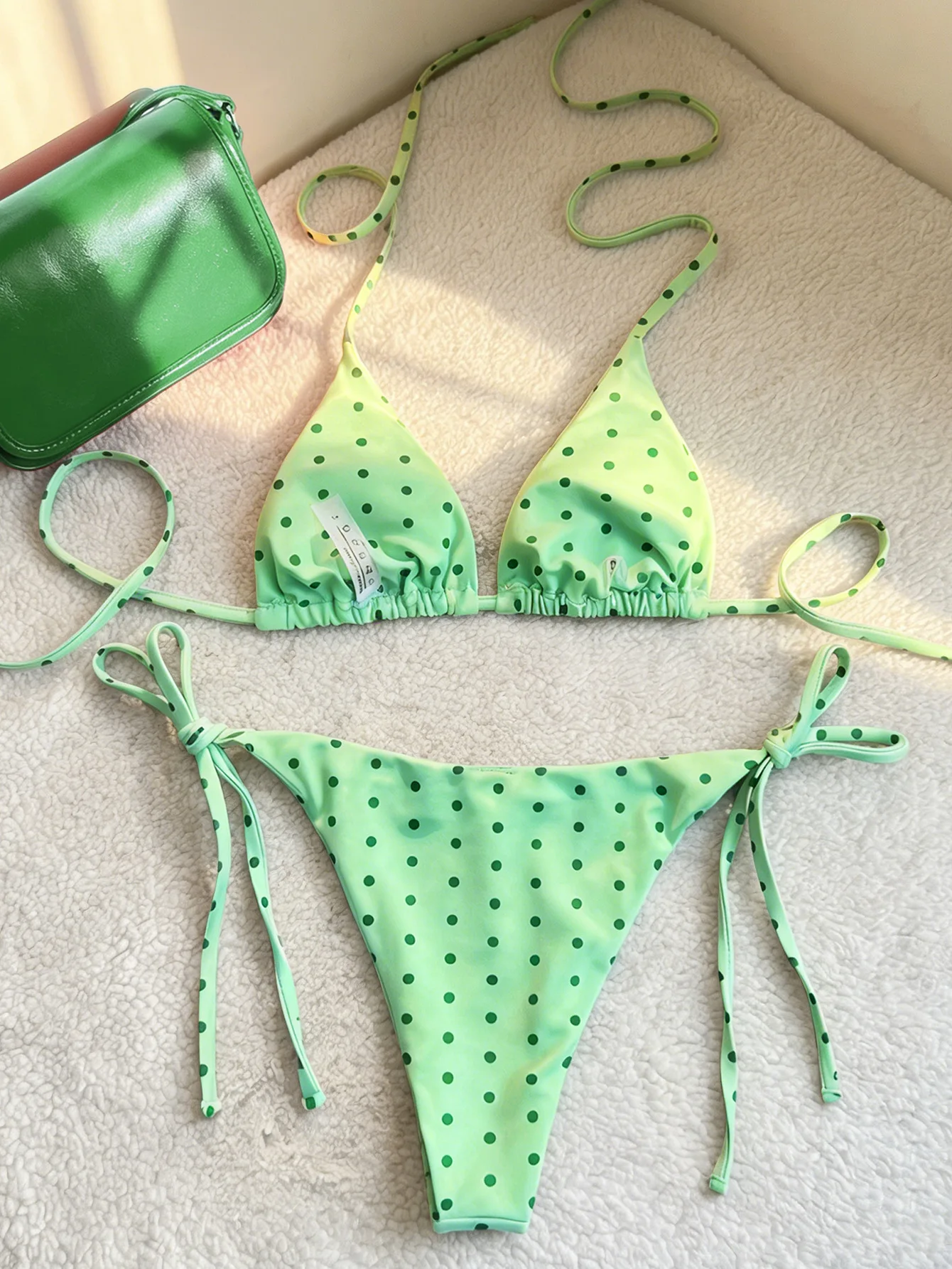 2026 Retro Polka Dot Bikini-Set mit Seitenverschluss für Damen, Sexy Push-Up Neckholder-Bademode, Hochgeschnittener Strand-Badeanzug, Sommer – Detail 5