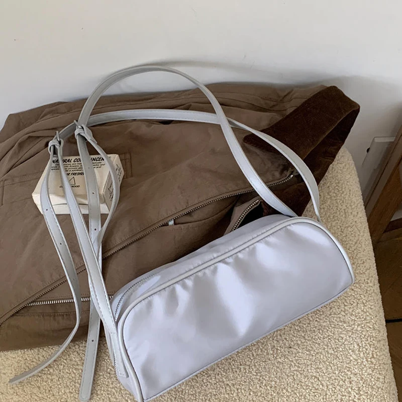 Nylon-Schultertasche, koreanische Damen-Unterarmtasche in Uni-Farbe, minimalistische Vintage-Handtasche mit leichtem Reißverschluss für Pendler. – Detail 8