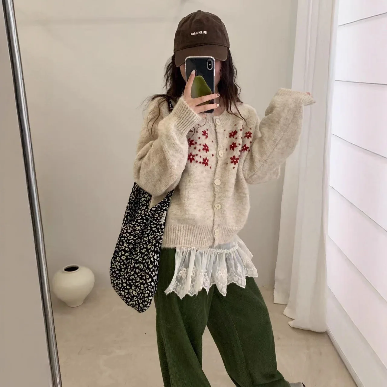 

Милый вязаный кардиган с цветочной вышивкой, женский осенне-зимний новый стиль, свободный дизайн, модный свитер в стиле вестерн, пальто