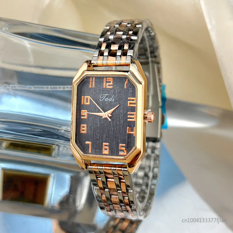 ساعات نسائية الأعمال الفاخرة السيدات موضة كوارتز ساعة بسيطة مقياس مربع جودة مطلية بالذهب الفولاذ المقاوم للصدأ ساعة قابلة للطي