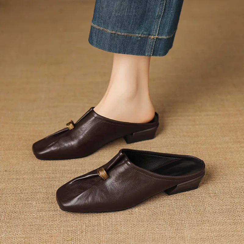 2026 Soft Leather Single Shoes women's Mules Low Thick Heels Summer Covered Toe Slippers Lady Fashion Metal Dec Summer Sandals