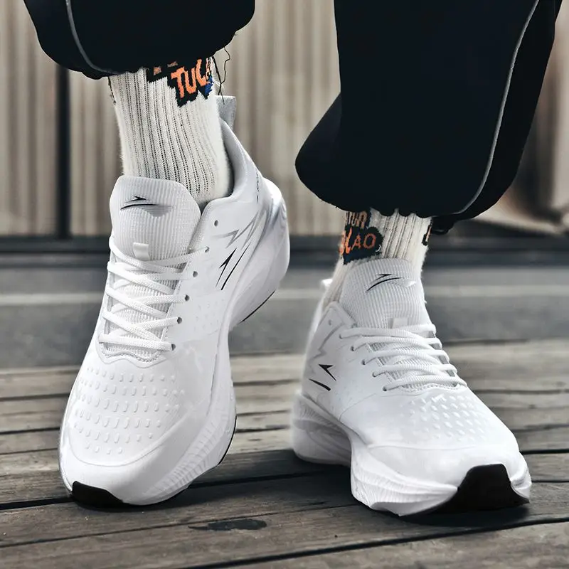 

2025 New Men's Running Shoes Professional Training Mesh Breathable Flat Sneakers Tide Men Tide Women Tennis Shoes
