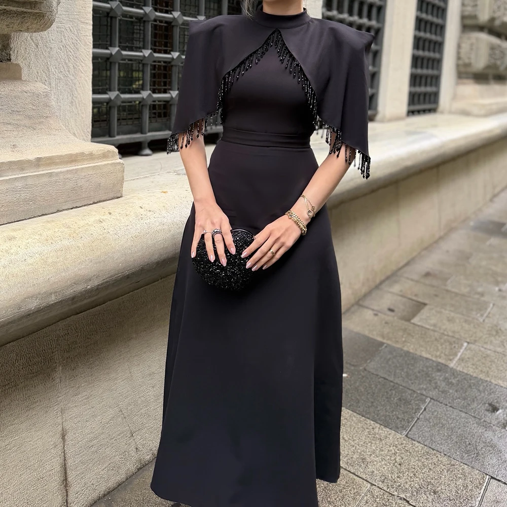 Maßgeschneiderte A-Linie-Abendkleider, Tee-Länge, Stehkragen, ärmelloses Abendkleid, modisches Kristall-Stola, einfaches drapiertes Partykleid