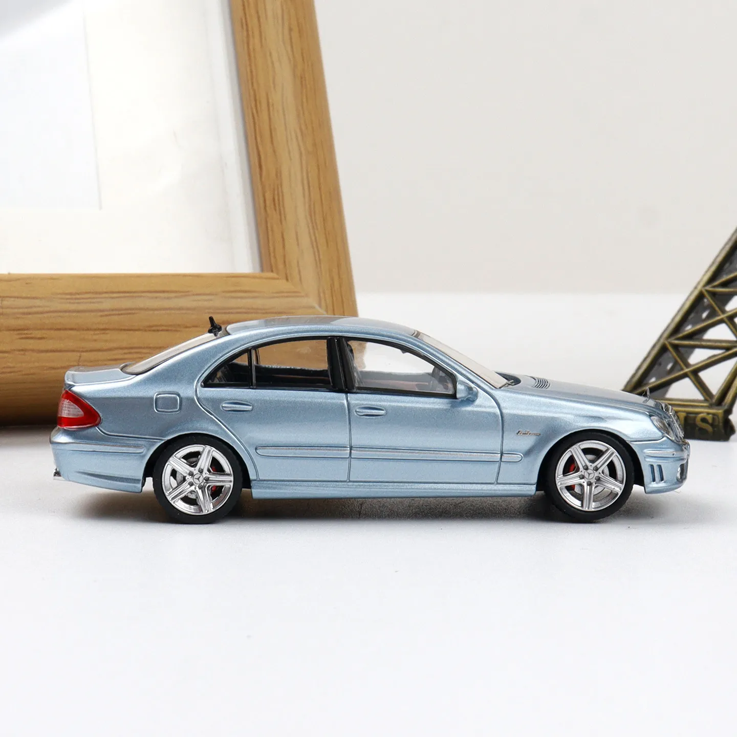 King Model 1:64 E63 W211 Alloy Car Diecasts & Toy Vehicles Car