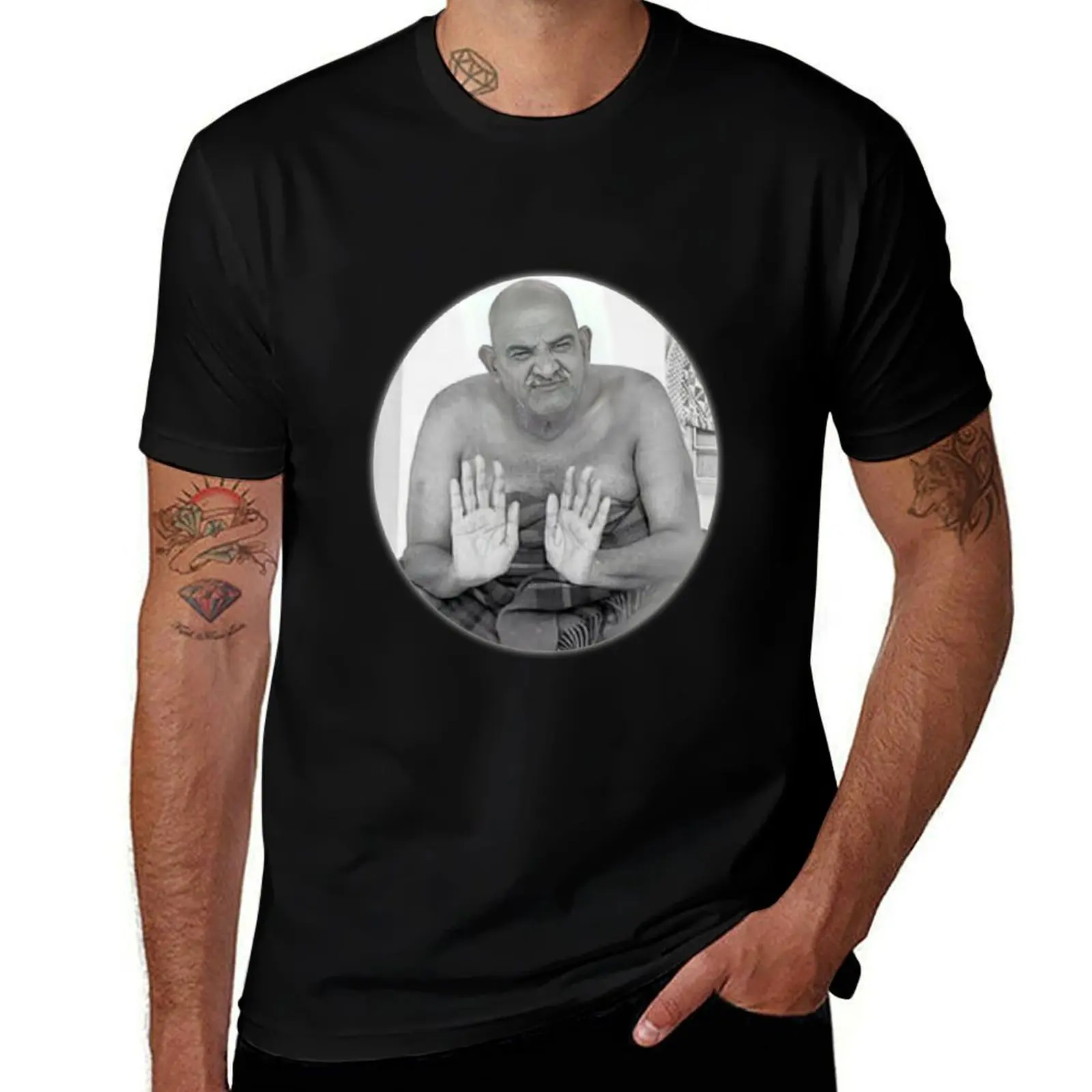 

Blessings hands of Neem Karoli Baba ji T-Shirt plus size tops oversized graphic tee heavyweights mens champion t shirts