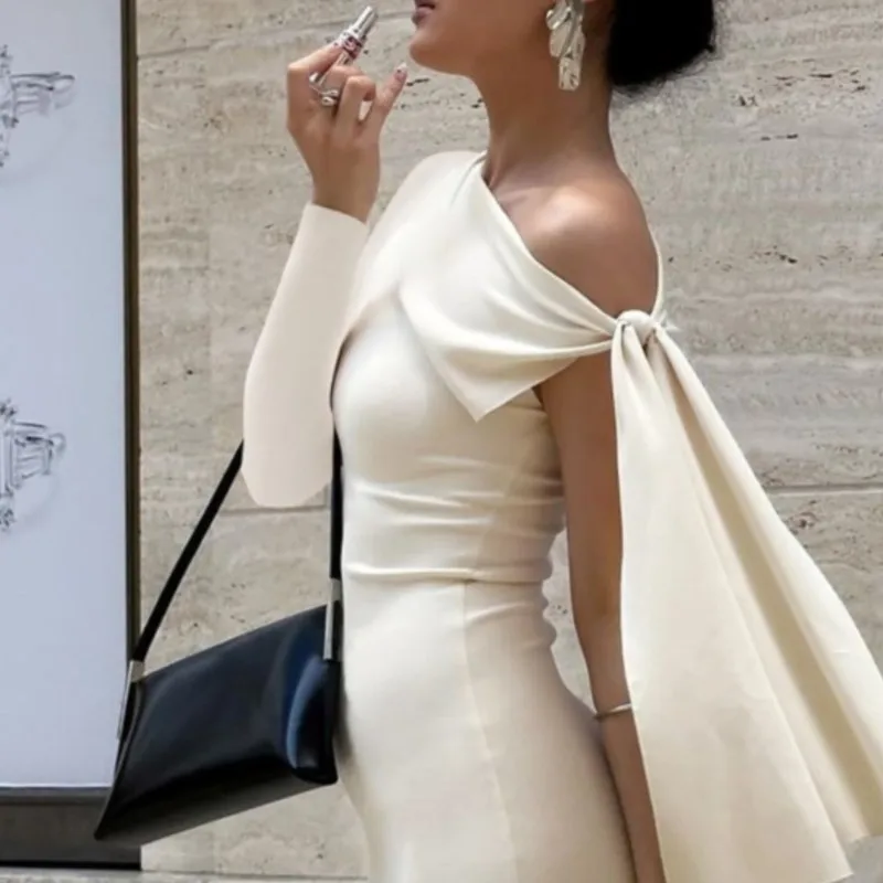 Elegante monospalla a maniche lunghe con lacci Borsa a tracolla inclinata con tracolla Abito alla moda 2025 Minigonna solida moda primavera/estate