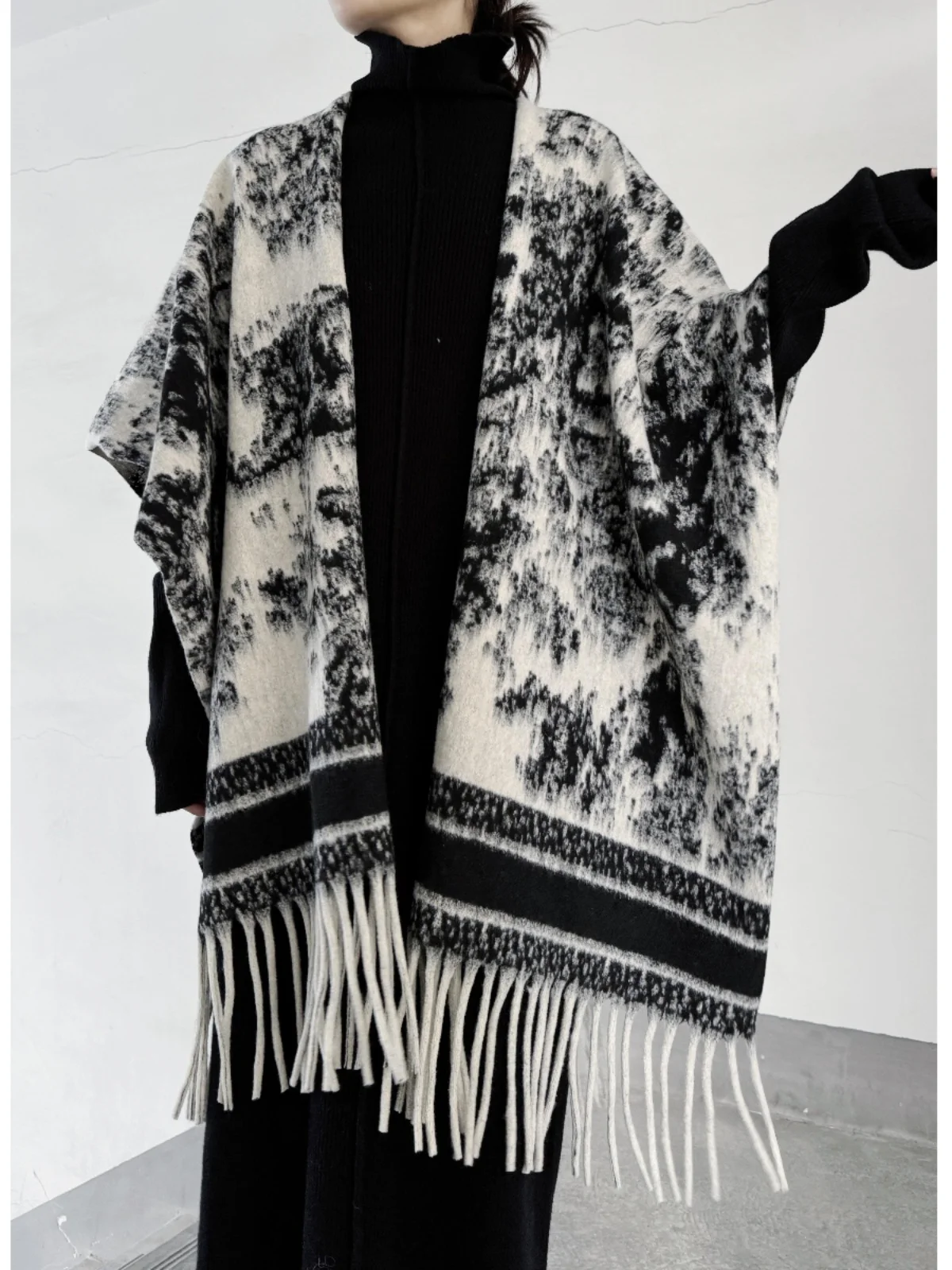 

Retro Tassel Shawl Color Block Chinese Ink Painting Autumn Winter Warmth Couple Long Rectangle Scarf for Youth And Middle-Aged