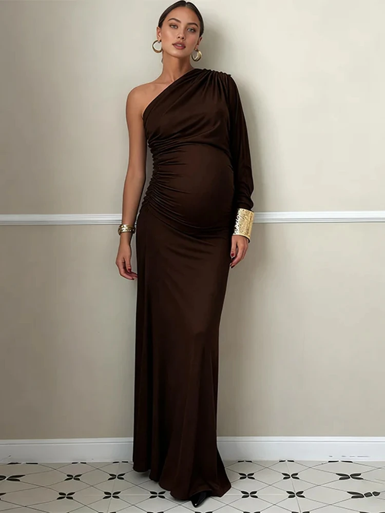 マタニティドレス写真撮影用-ワンショルダー-ブラウン-妊娠ガウン-ロングマキシ-マタニティフォトプロップ-スタジオ撮影用ウェア
