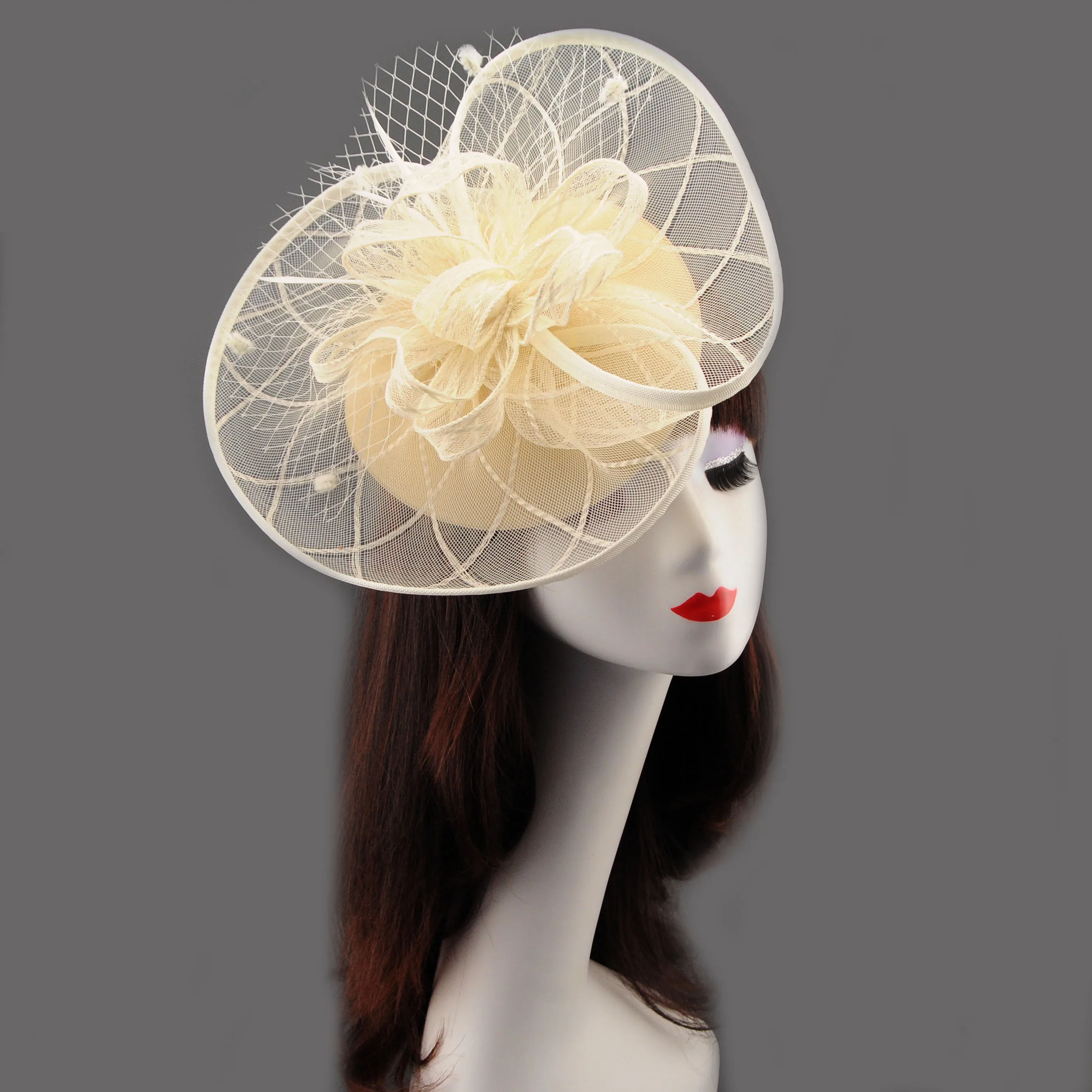 Élégante Pince à Cheveux Fascinator en Maille Florale et Plumes, Chapeau en Filet Surdimensionné Fait Main pour Mariage, Jour de Course, Tea Party