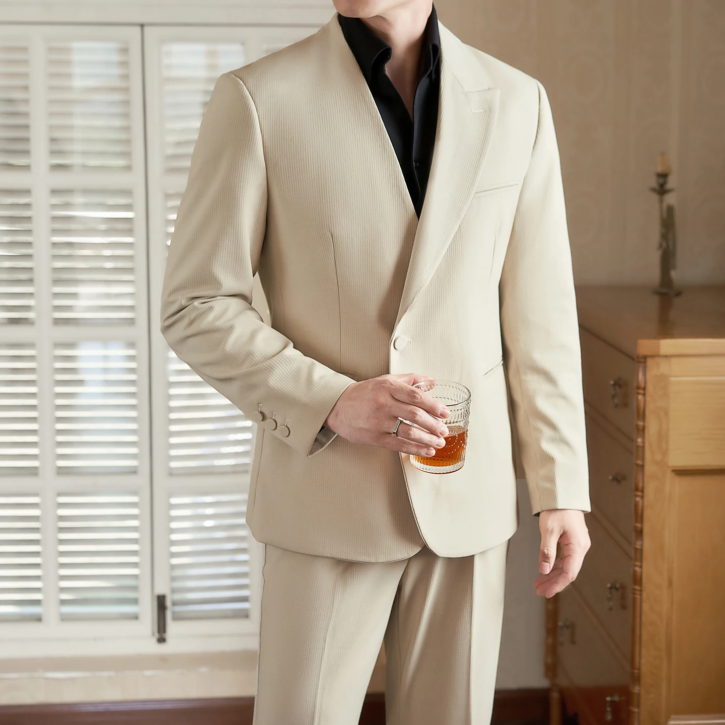 بدلة رجالية بسيطة موديل 2025 بدون ياقة طقم مكون من قطعتين (بنطلون سترة) مكتب العمل وحفلات التخرج وحفلات الزفاف والعريس