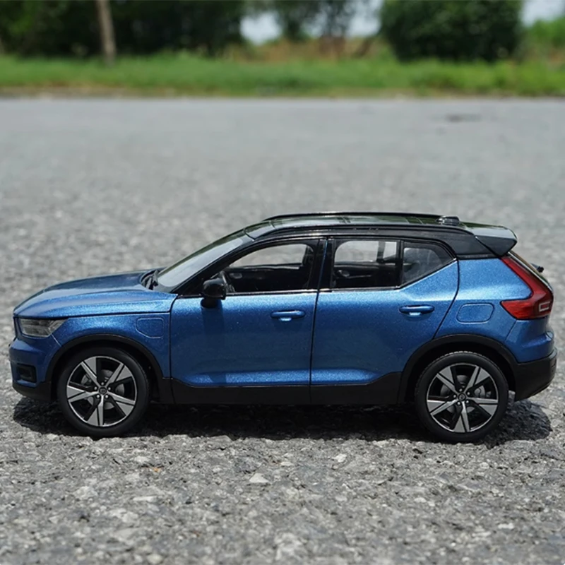 Diecast 1:18 Scale XC40 Pure Electric 2022 Blue Alloy Car Model Finished Simulation Boy Collection Display Birthday Gift Toys