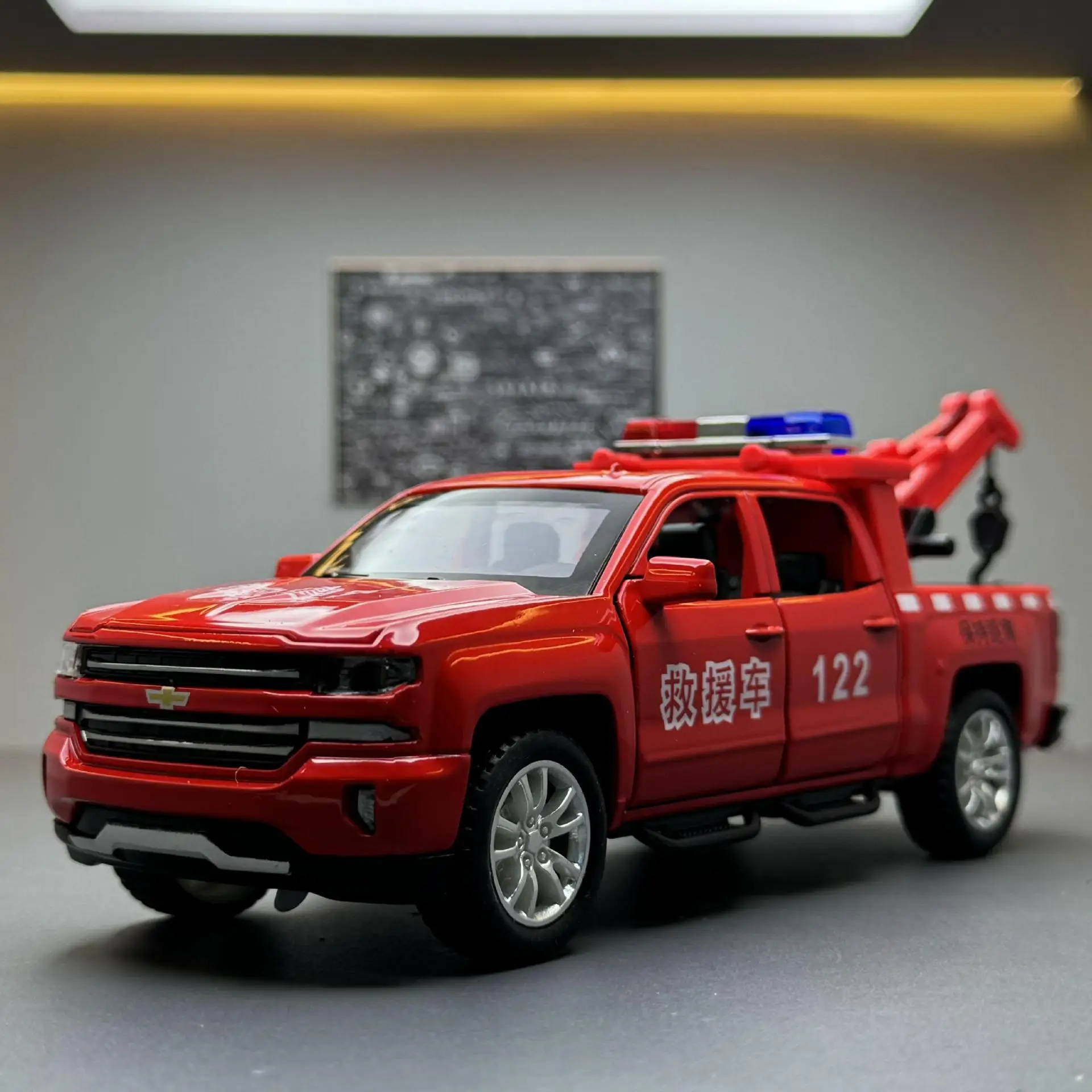 1:32 Chevrolet Road Rescue Vehicles Trailer Truck Alloy Car Model Sound and Light Children's Toy Collectibles Birthday gift