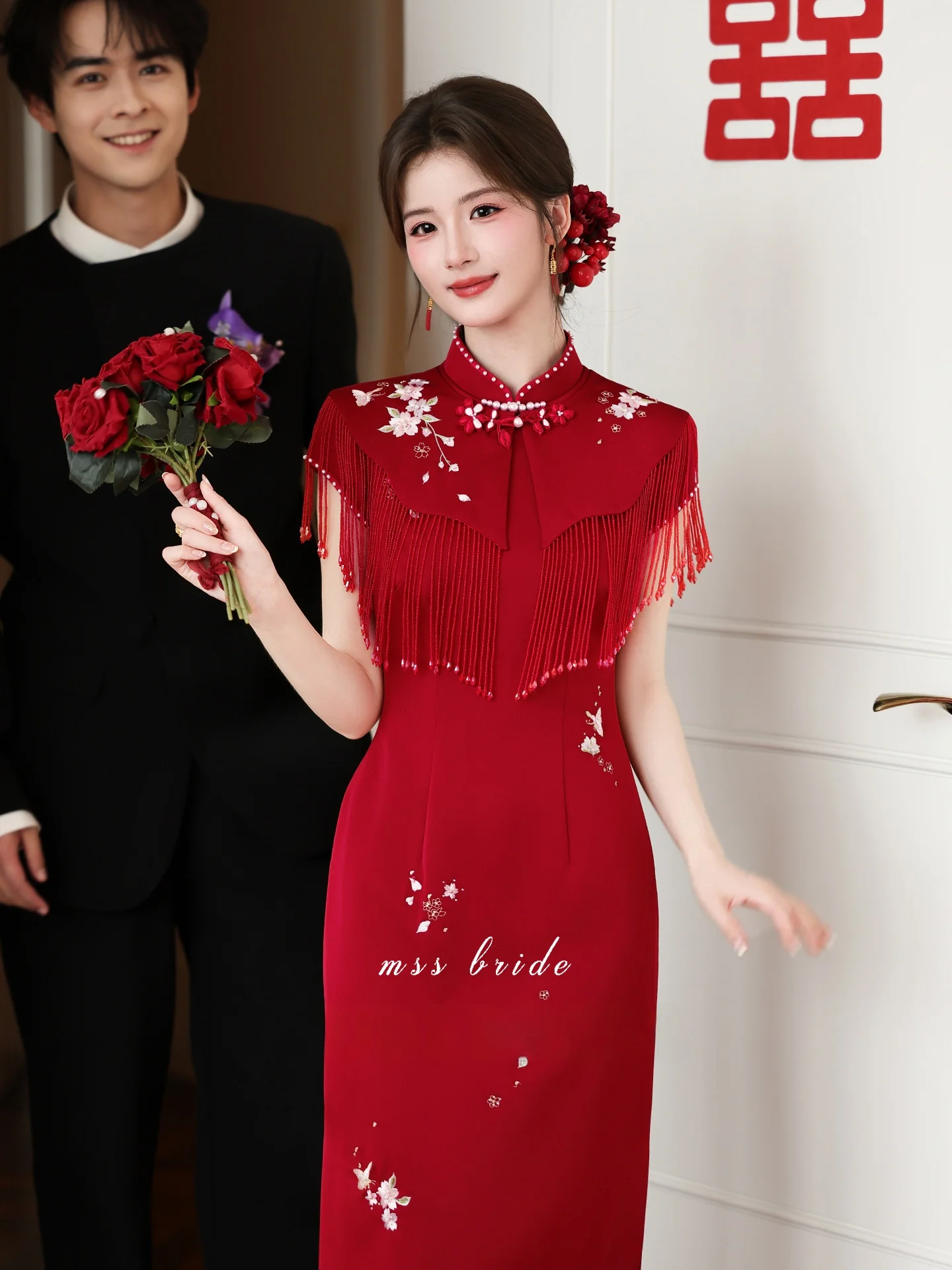 

Chinese Style Wedding Dress 2026 New Design Cloud Shoulder Bridal Gown Women's Mid-Length Qipao Breathable Polyester