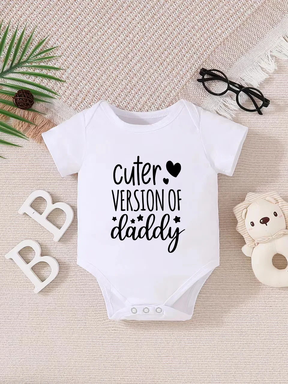 Baby short-sleeved triangle bodysuit, fun letter print, button design, easy to care for, suitable for new parents.