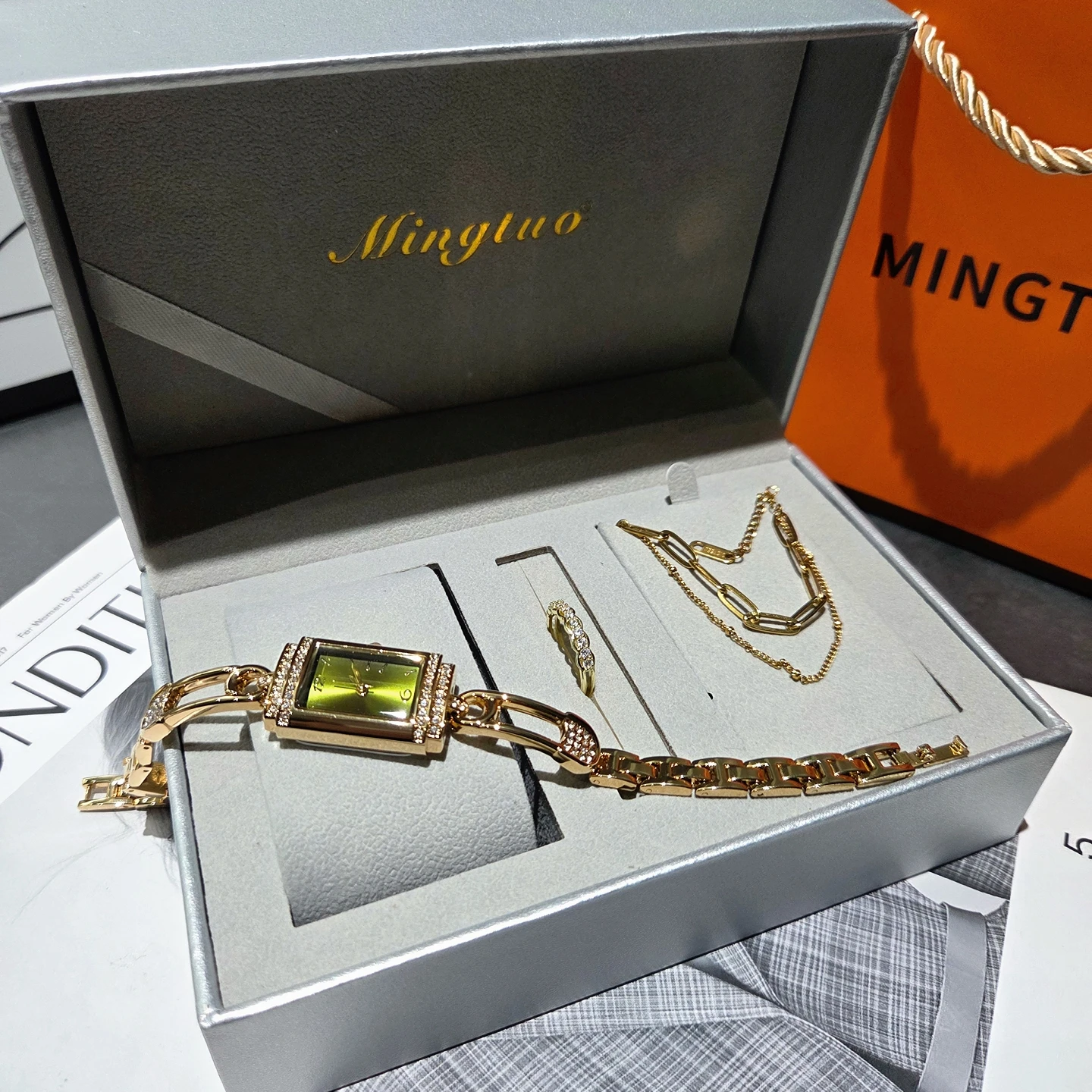 

Luxury Vintage Women's Quartz Watch Set Bracelet Style Crystal Detail Shiny Dial Ladies Watch Casual Formal Gift Fashion Watch